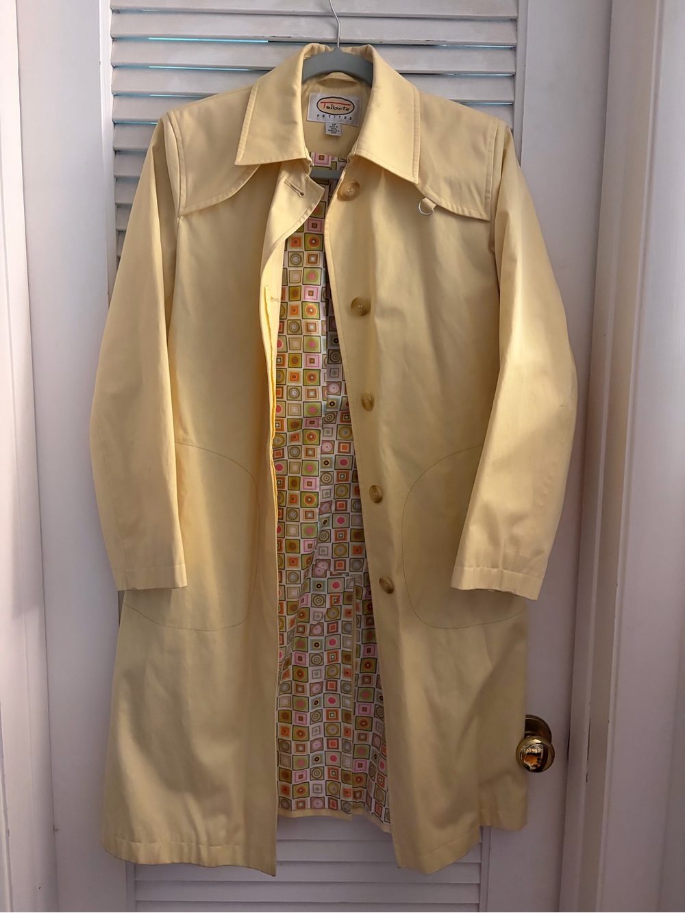 Talbots Pale Yellow women’s Raincoat with Patterned Lining